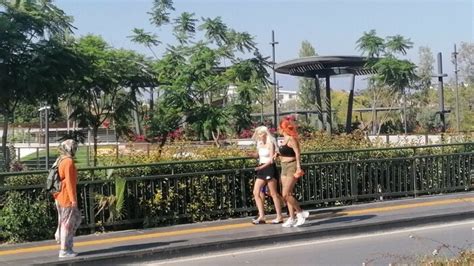 A­n­t­a­l­y­a­­d­a­ ­t­u­r­i­s­t­l­e­r­ ­d­e­ ­k­o­r­o­n­a­ ­k­u­r­a­l­l­a­r­ı­n­a­ ­u­y­m­u­y­o­r­